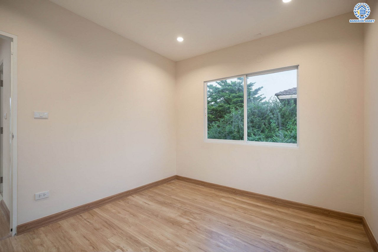 บ้านมือสองตกแต่งใหม่ สังคมคุณภาพแบรนด์ LH โครงการ อินนิซิโอ ปิ่นเกล้า-วงแหวน หลังมุม เนื้อที่ 52.5 ตร.ว. ฟังก์ชัน 3 ห้องนอน 2 ห้องน้ำ 2 ที่จอดรถ บนทำเลศักยภาพ เดินทางสะดวก เชื่อมต่อทั้งปิ่นเกล้า-ศาลายา ใกล้เซ็นทรัลเวสต์เกต รถไฟฟ้าสายสีม่วง "สถานีตลาดบางใหญ่" และทางด่วน "กาญจนาภิเษก"